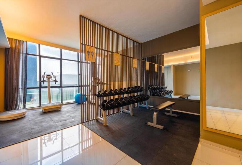 سوییت با چشم‌انداز استخر, Greystone 99 Suites