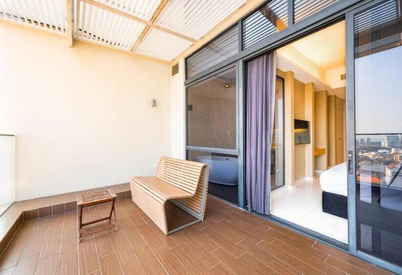 سوئیت با بالکن, Greystone 99 Suites