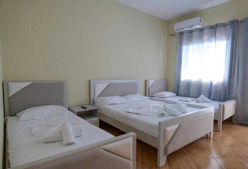 اتاق استاندارد چهارنفره با بالکن, Kalemi Apartments
