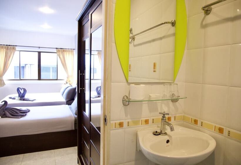 Номер Стандарт Трехместный, Golden Guesthouse By The Beach Cha Am