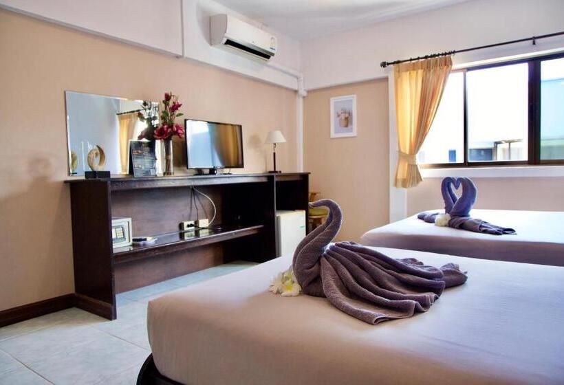 Номер Стандарт Трехместный, Golden Guesthouse By The Beach Cha Am