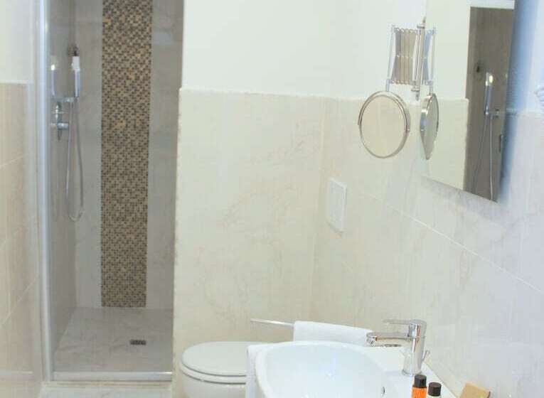 سوییت جونیور, Luxor Florence