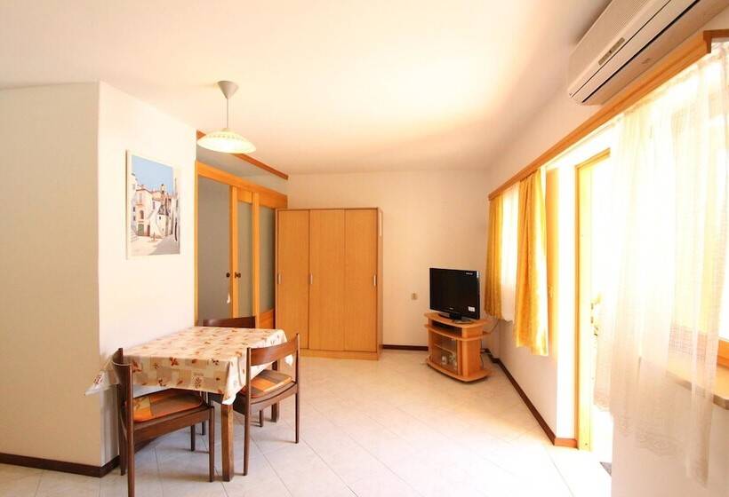 스탠다드 스튜디오 (테라스구비), Room And Apartments Mariza