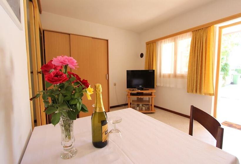 스탠다드 스튜디오 (테라스구비), Room And Apartments Mariza
