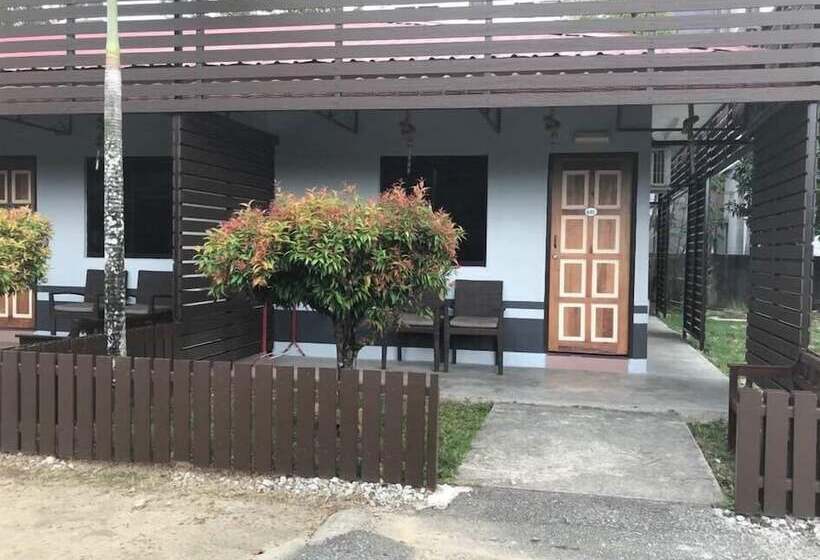 Семейный Номер, Shell Out Cenang Beach Resort
