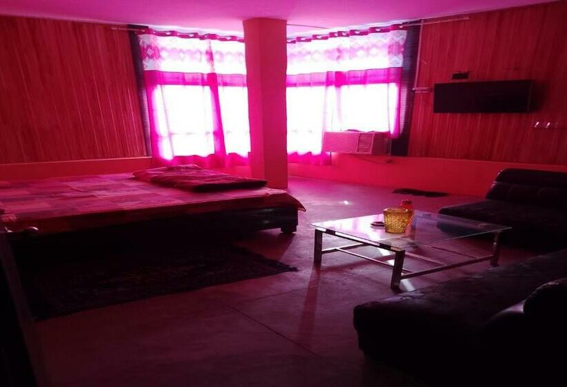 三人经典房间, Spot On Stacy Guest House