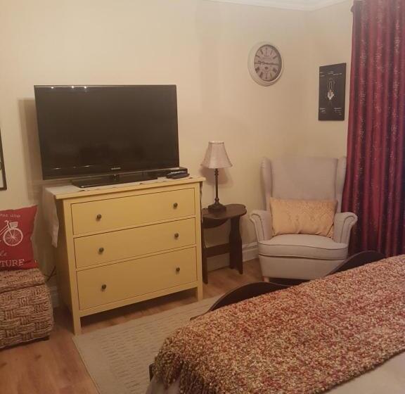 Номер Стандарт Вид на Сад, Trinity Guest House