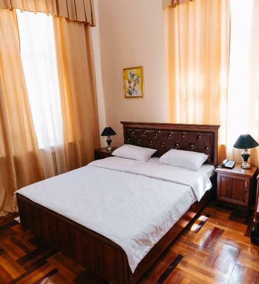 패밀리 룸, Lion B&b