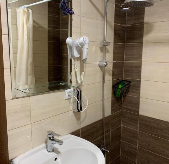 اتاق استاندارد چهار تخته, Riverside Guesthouse