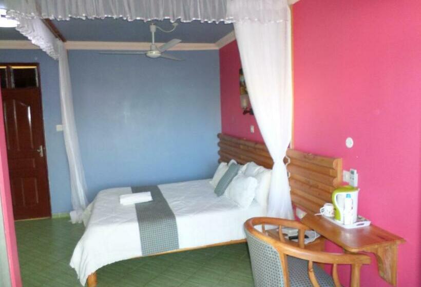 اتاق لوکس, Pinebreeze Holiday Resort