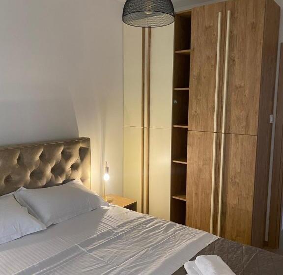 استودیوی لوکس, Solaris Apartments