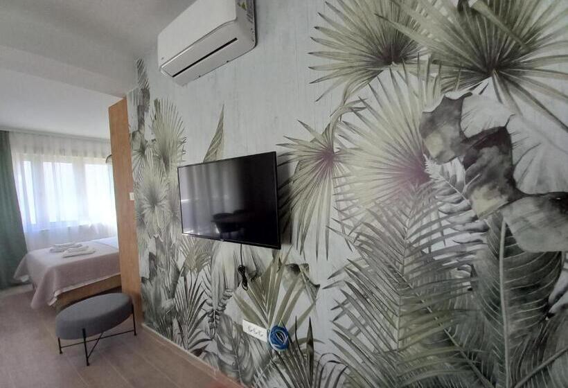 استودیوی لوکس, Solaris Apartments