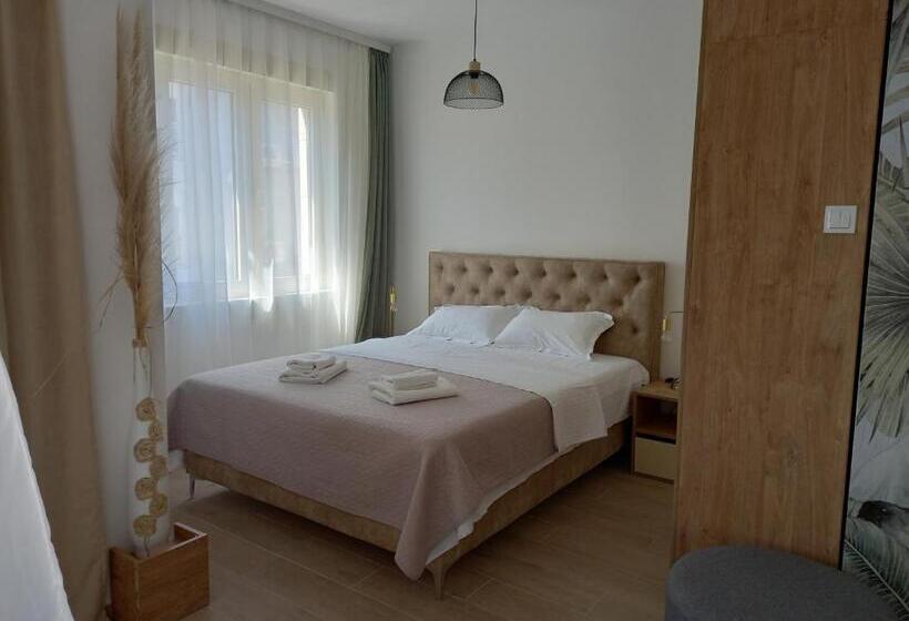 استودیوی لوکس, Solaris Apartments