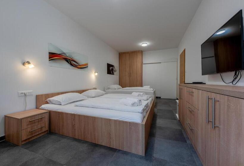 Трехместный Номер Комфорт, Aparthotel Plat