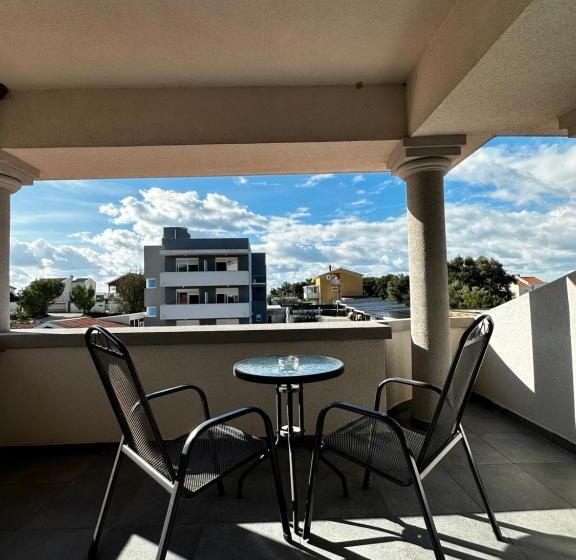 Номер Комфорт Вид на Бассейн, Aparthotel Plat