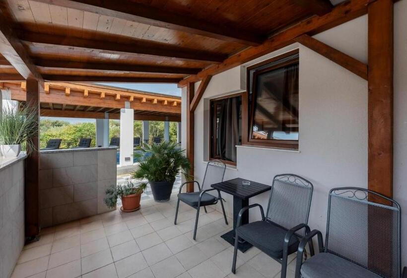 Номер Стандарт Вид на Бассейн, Aparthotel Plat