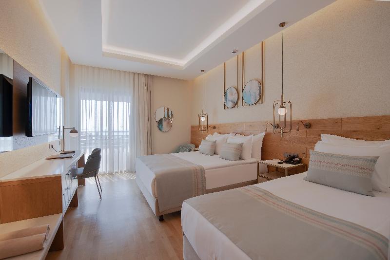 Номер Стандарт Вид на Бассейн, Aparthotel Plat