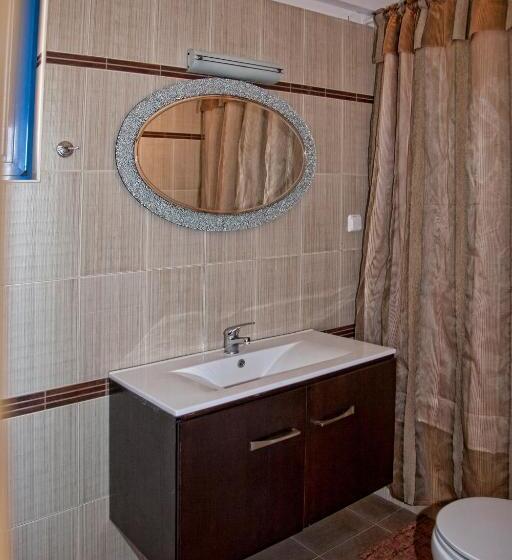 آپارتمان 1 خوابه با چشم‌انداز دریا, Gold Apartments