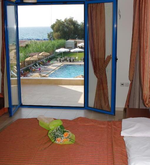 استودیوی استاندارد با چشم‌انداز دریا, Gold Apartments