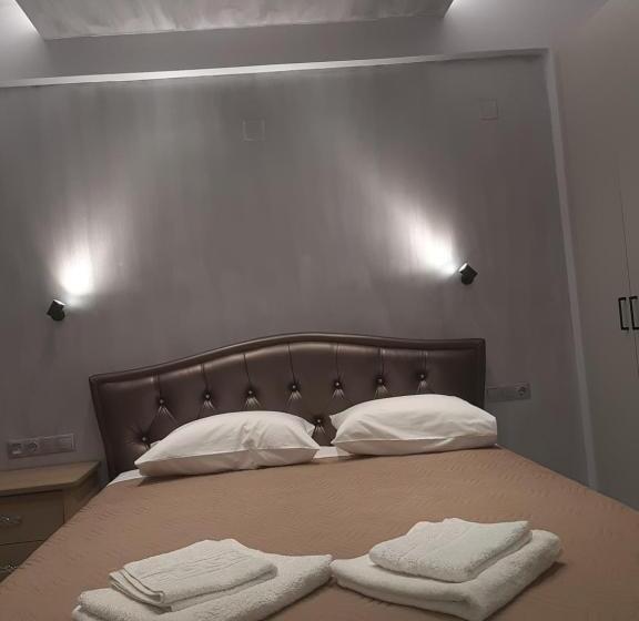 سوییت جونیور لوکس, Gold Apartments