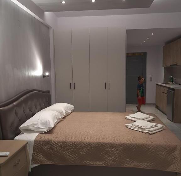 سوییت جونیور لوکس, Gold Apartments