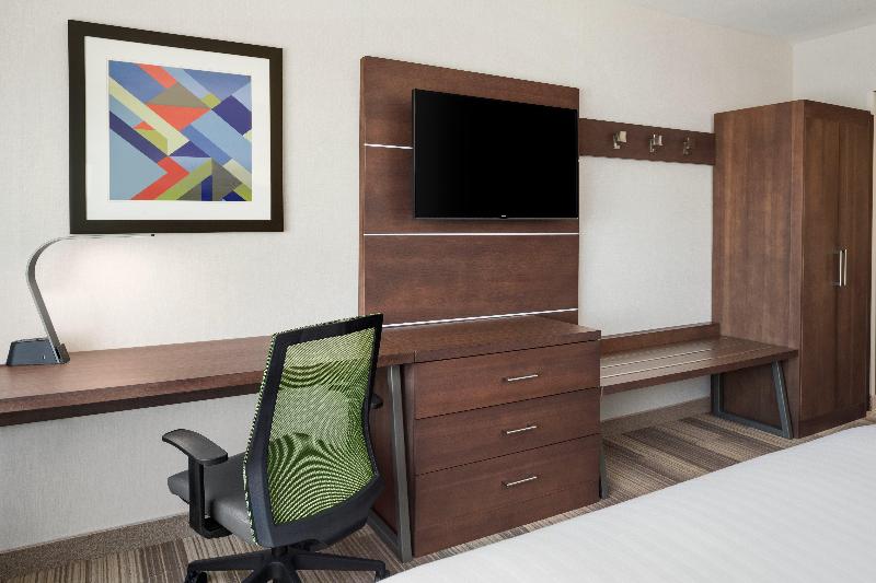 장애인을 위한 킹사이즈 침대 스탠다드 룸, Holiday Inn Express & Suites Duluth North   Miller Hill, An Ihg