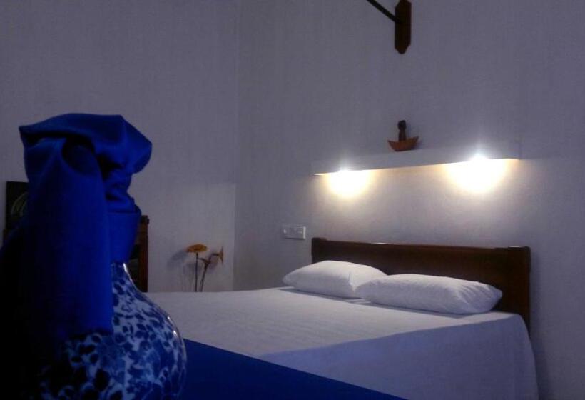 Quarto Economy, Peacock Wings Guest