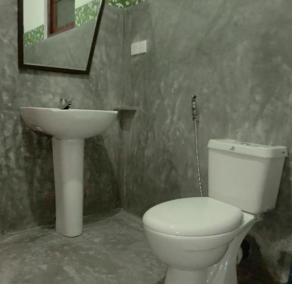 Quarto Estandar com Sacada, Peacock Wings Guest
