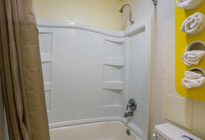 Номер Deluxe Кровать Кинг, Motel 6 Madisonville, Tx
