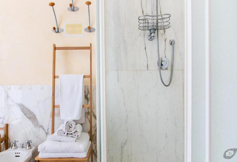 اتاق اکونومی, B&b La Sosta Degli Artisti