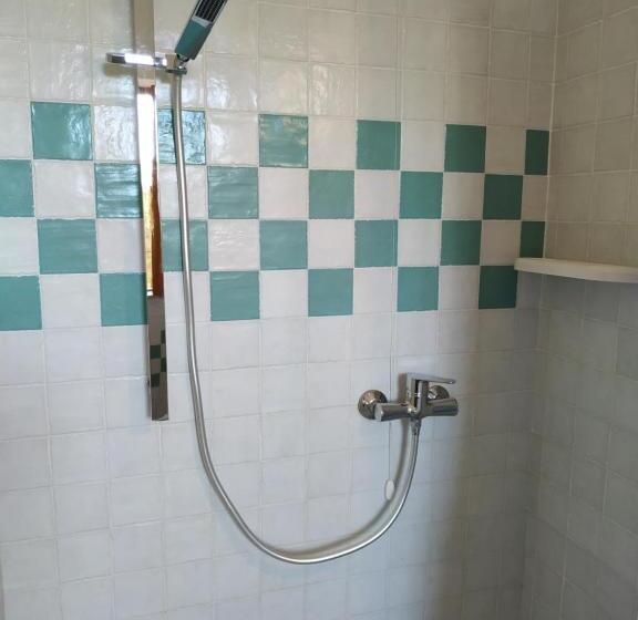 اتاق استاندارد سه نفره, La Giara
