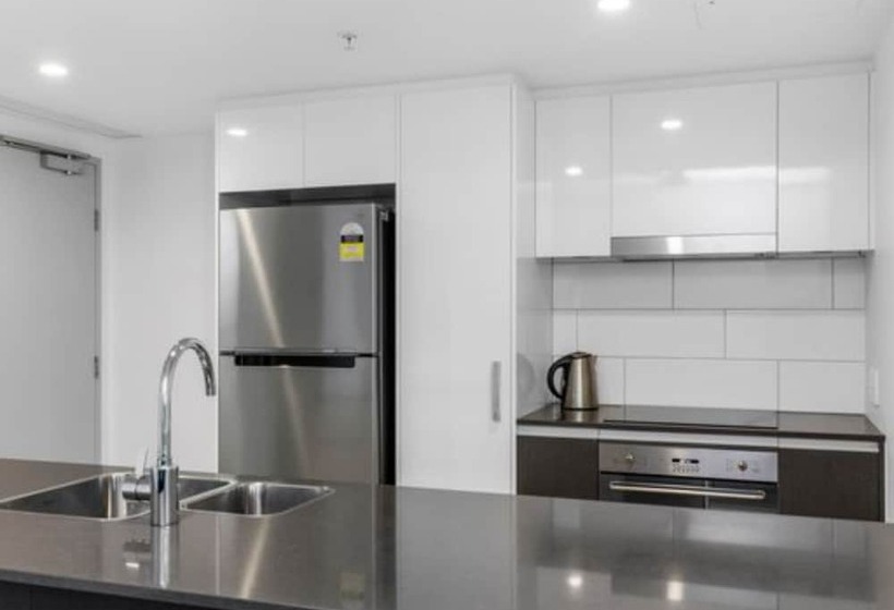 Апартаменты 2 Спальни, H On Mitchell Apartment
