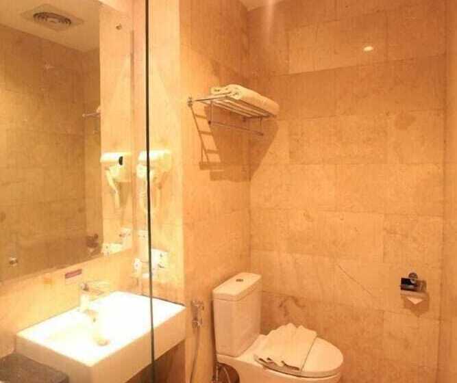 带大床的行政房间, W Three Premier Hotel Lagaligo