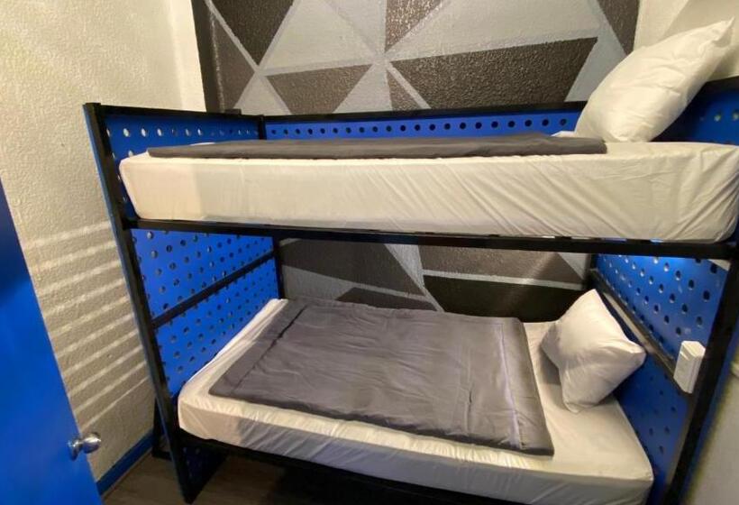 이코노미 룸 공용욕실, Roomies Hostel Roma