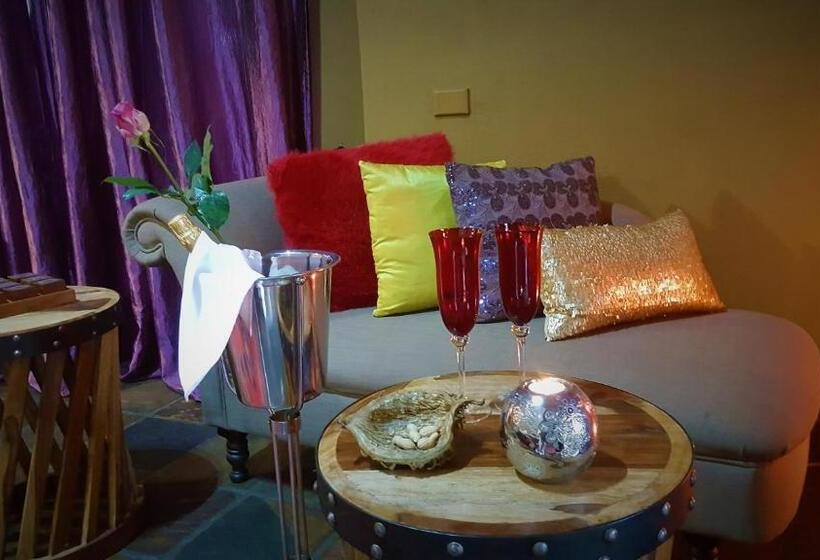 کلبه ییلاقی, Aquanzi Lodge