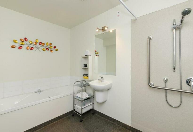 Студия Стандарт, Ellena Court Motel