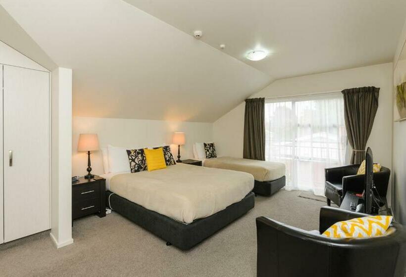 Студия Стандарт, Ellena Court Motel