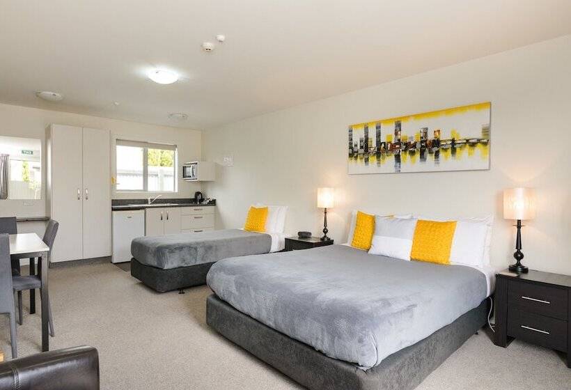 Студия Стандарт, Ellena Court Motel
