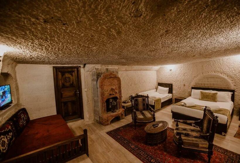 غرفة قياسية مزوَّدة بتراس, Ortahisar Cave