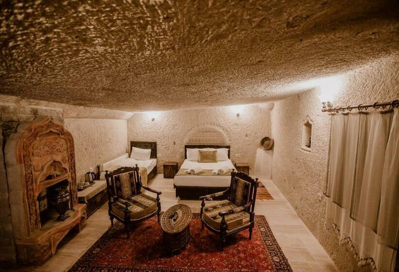 غرفة قياسية مزوَّدة بتراس, Ortahisar Cave