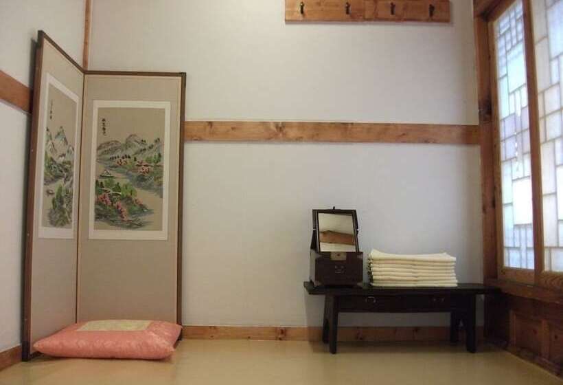 اتاق استاندارد سه نفره, Hyosunjae Hanok Guesthouse