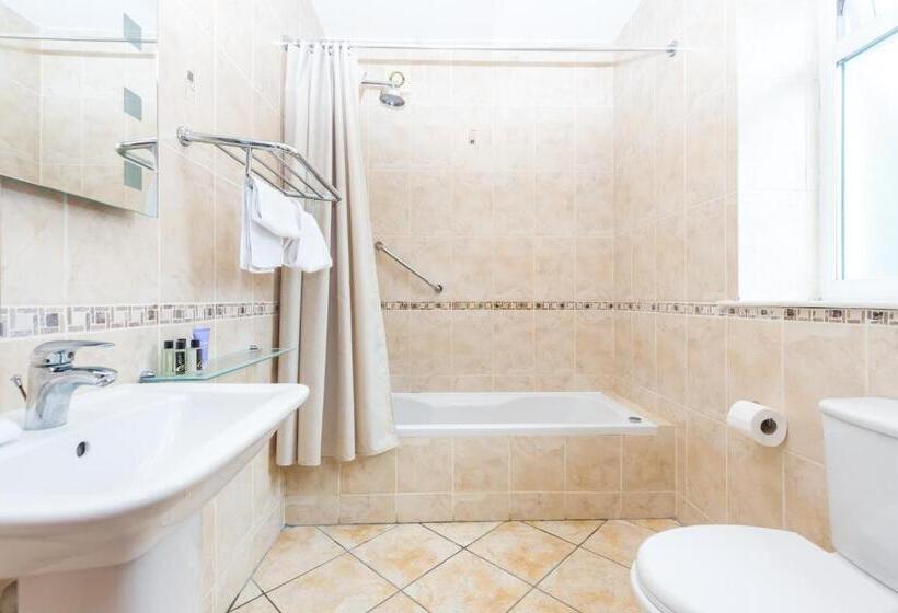 Семейный Номер, Airport View Hotel & Secret Spa