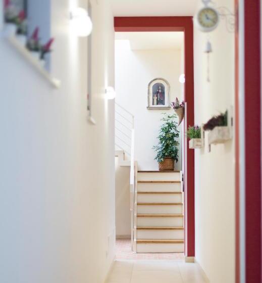 四人高级间, Trapani Home
