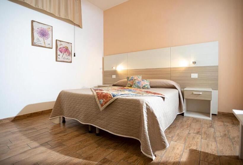 四人高级间, Trapani Home