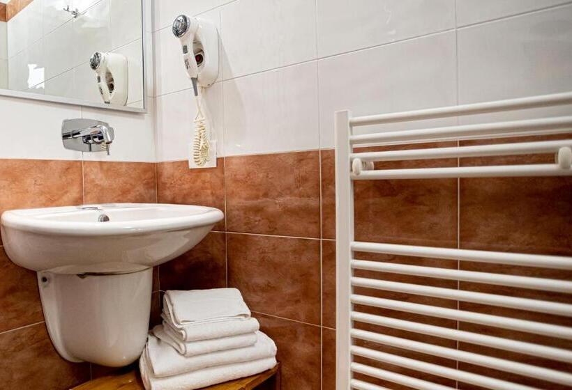 四人高级间, Trapani Home