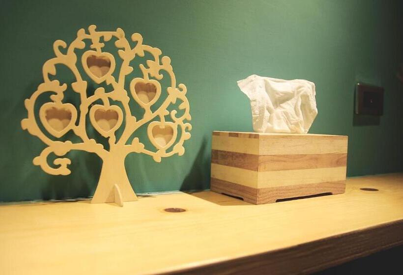 اتاق اکونومی, Leo Ho Hostel