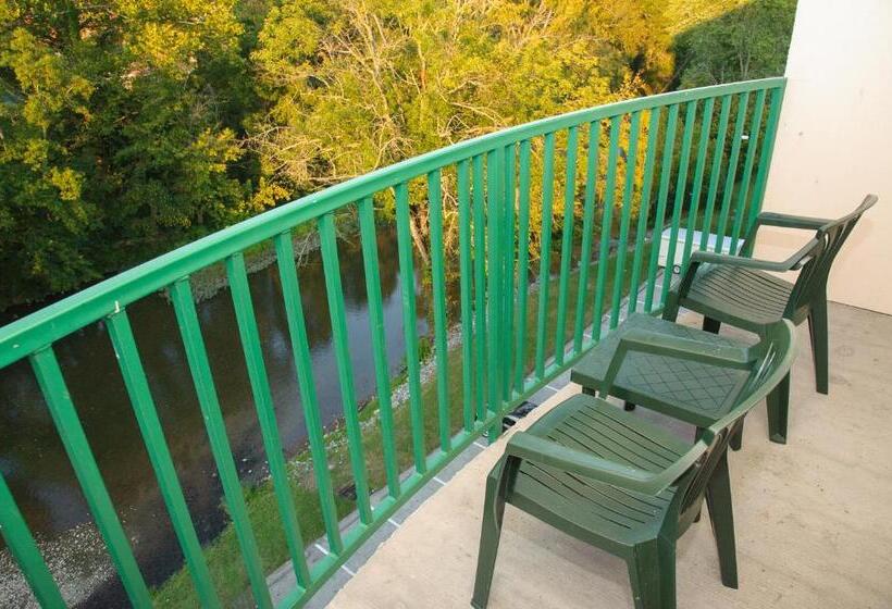 غرفه قياسيه سريرين مزدوجين, Pigeon River Inn