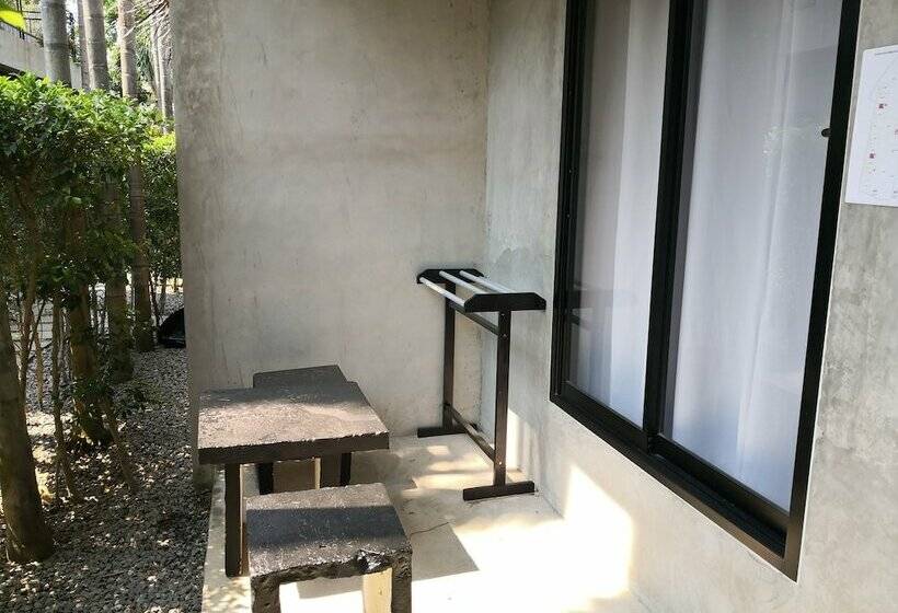 חדר סטנדרט, The Curve Residence