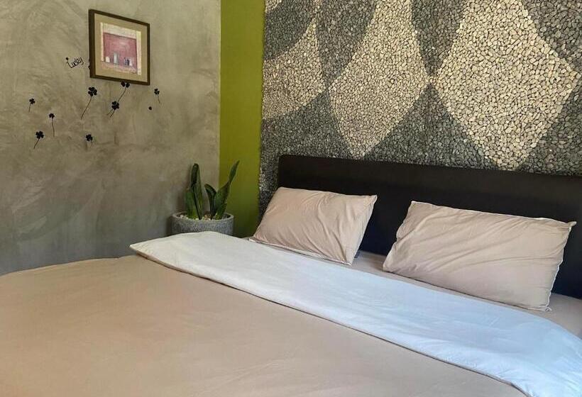 חדר סטנדרט, The Curve Residence