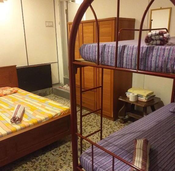 Familienzimmer, Discovery Malacca Hostel
